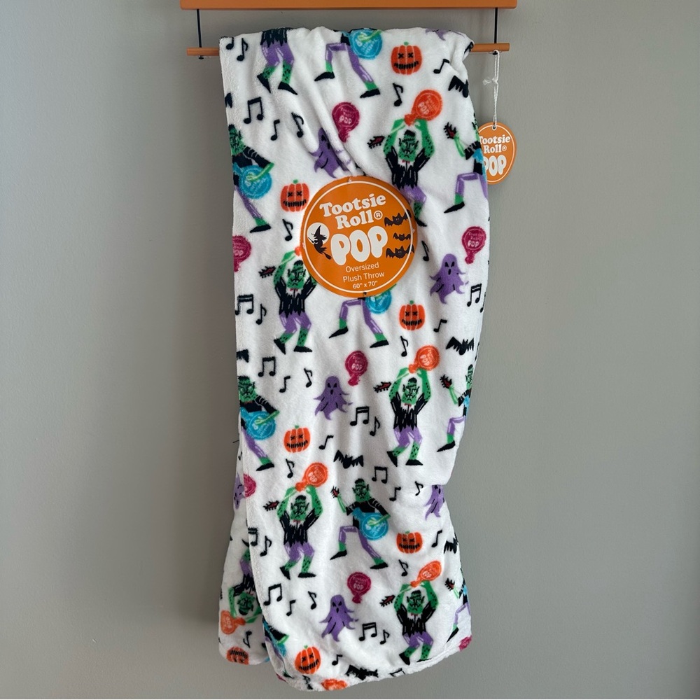 New Tootsie Roll Pop Halloween Blanket 60x70 Spooky Bats Frankenstein Music